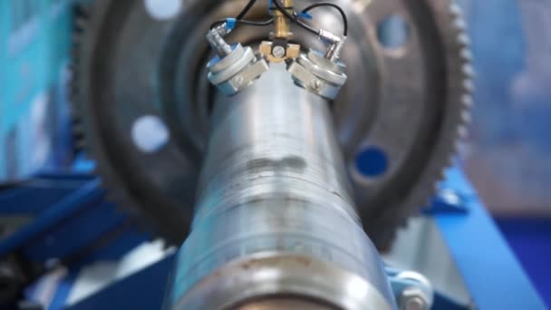 Robot industriel travaillant en gros plan 