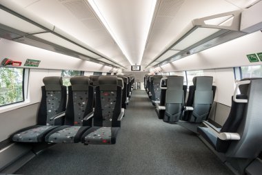 Modern bir trenin içi.