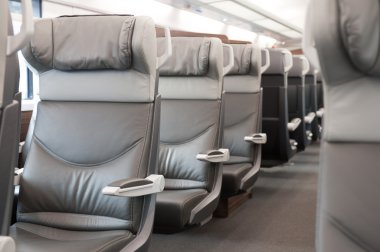 Modern bir trenin içi.