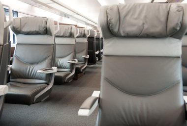 Modern bir trenin içi.