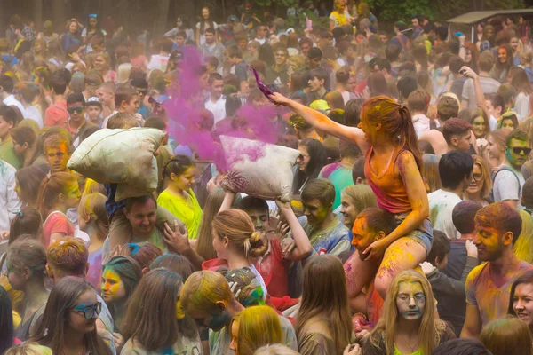 Jovens se divertindo — Fotografia de Stock