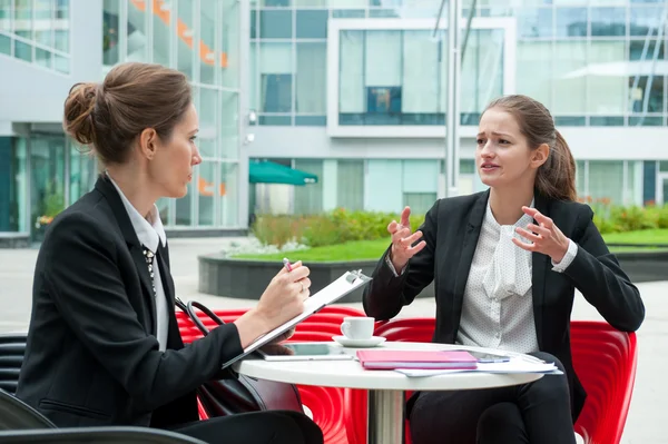 Unga företag kvinna anställningsintervju — Stockfoto