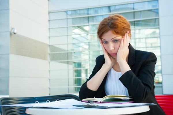 Frusztrált és fáradt üzleti — Stock Fotó