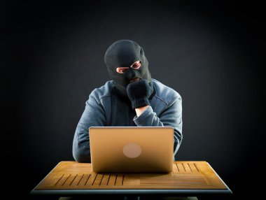 hacker iş başında