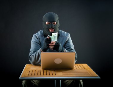 Cybercriminal adam euro sayar