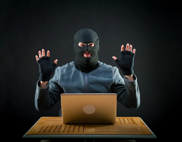 Хакер на роботі — стокове фото