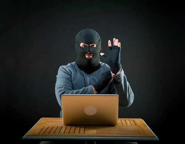 Hacker på jobbet — Stockfoto