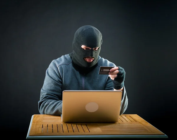 Hacker på jobbet — Stockfoto