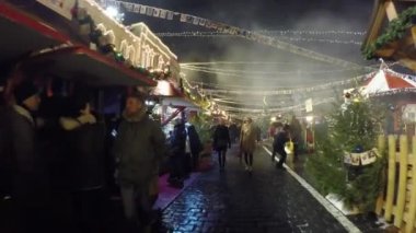 Noel'de Kızıl Meydan adil
