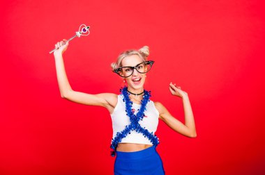 Genç güzel kız iyi eğlenceler