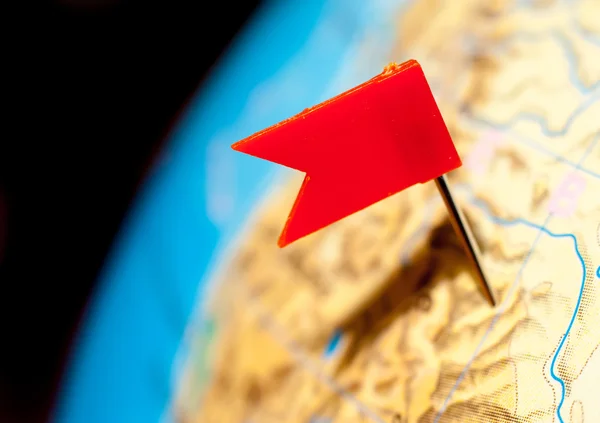 Flag pin a világon — Stock Fotó