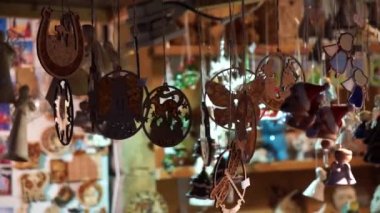 Eski şehirde Noel Fuarı'nda el yapımı Hatıra Eşyası