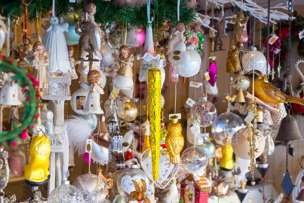 Handgefertigte Souvenirs auf dem Weihnachtsmarkt — Stockfoto