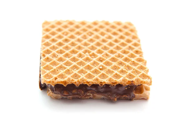 Wafer preenchido com chocolate e avelã isolado no fundo branco — Fotografia de Stock