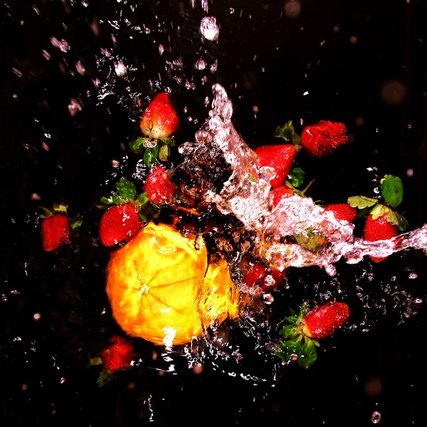 Abstract Art - Still Life - splashing water — Stock Photo, Image