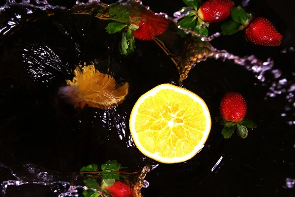 Abstract Art - Still Life - splashing water — Stock Photo, Image