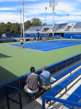 Bizi tenis - yan mahkemeler açık