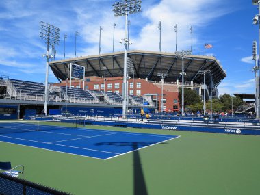 Bizi tenis - yan mahkemeler açık