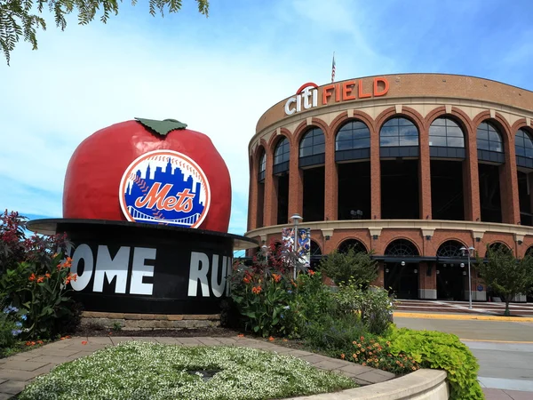 Citi veld Home Run Apple — Stockfoto