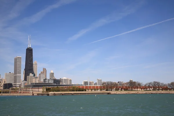 Chicago Skylne Michigan Gölü üzerinde — Stok fotoğraf