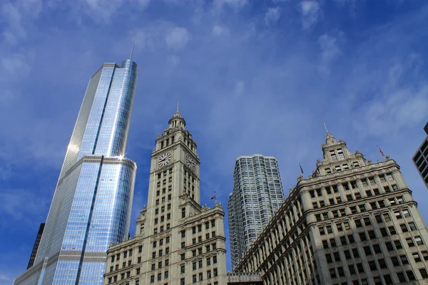 Chicago - Wrigley budynku i Trump Tower — Zdjęcie stockowe