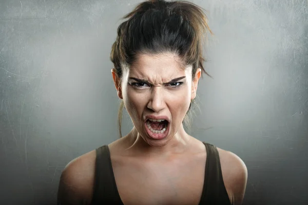 Grito de irritado chateado mulher — Fotografia de Stock
