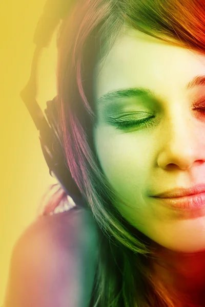 Teen girl listening music to headphones — Stock Photo, Image