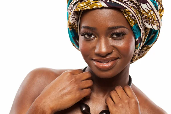 Привабливі африканські моделі в традиційному одязі. — стокове фото