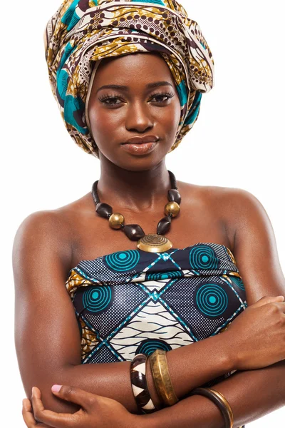 Ελκυστική αφρικανικό μοντέλο σε παραδοσιακές φορεσιές. — Φωτογραφία Αρχείου