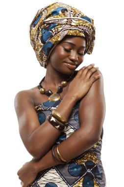 Geleneksel kıyafet güzel Afrika moda modeli.