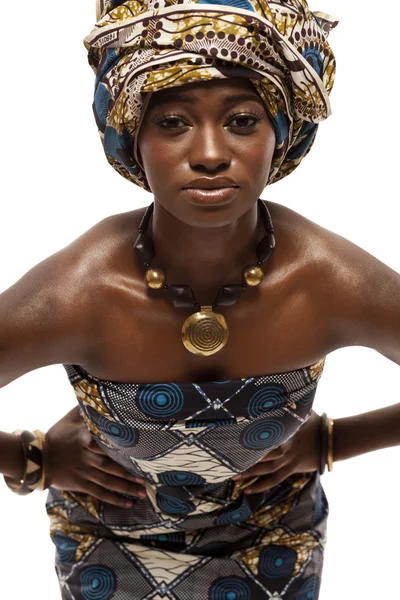 Beautiful African fashion model in traditional dress. — Stock Photo, Image