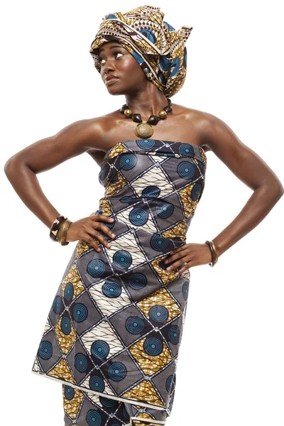 Geleneksel kıyafet güzel Afrika moda modeli.