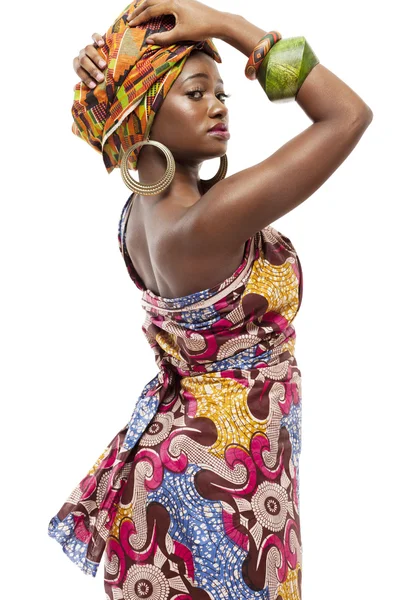 Beautiful African fashion model in traditional dress. — Stock Photo, Image