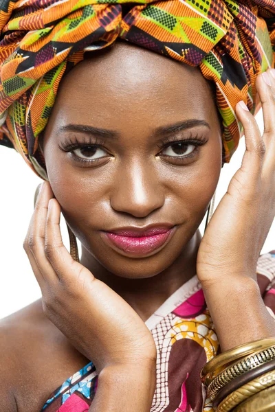 흰색 배경에서 아프리카 패션 모델. — 스톡 사진