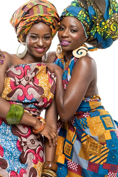 Dois modelos de moda Africano no fundo branco . — Fotografia de Stock