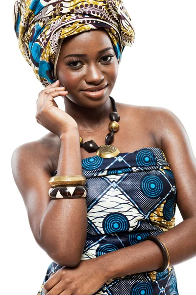 Ελκυστική νεαρή αφρικανική μανεκέν. — Φωτογραφία Αρχείου