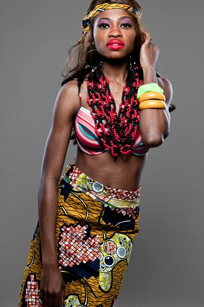 Jovem belo modelo de moda Africano . — Fotografia de Stock