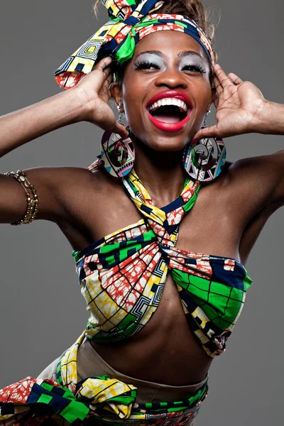 Young beautiful African fashion model. — Stock Photo, Image