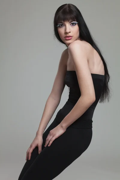 긴 검은 머리와 패션 모델. — 스톡 사진