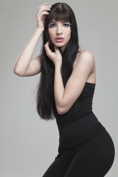긴 검은 머리와 패션 모델. — 스톡 사진