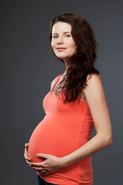 Young expecting mother with long dark hair. — Stock Photo, Image