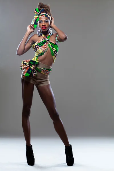 Fiatal afro-amerikai divat modell. — Stock Fotó