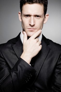 genç yakışıklı işadamı.