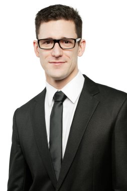 Beyaz üzerine siyah elbiseli işadamı.