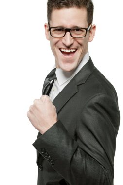 Beyaz üzerine siyah elbiseli işadamı.