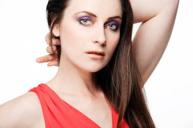 Güzel manken tam makyaj ile.