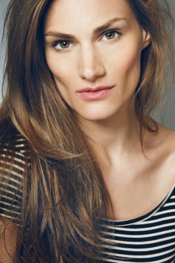 Uzun saçlı kadın kadın moda.