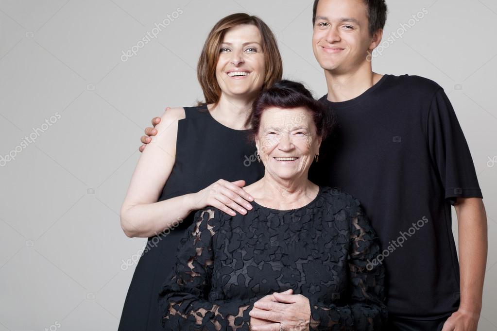 Resultado de imagen para imagen de abuela hija y nieto