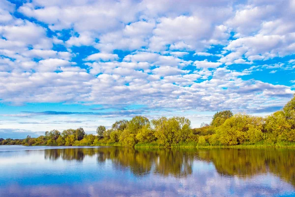 호수와 구름 — 스톡 사진