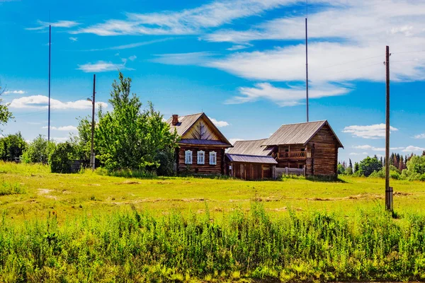 Russischer Bauernhof im Dorf — Stockfoto